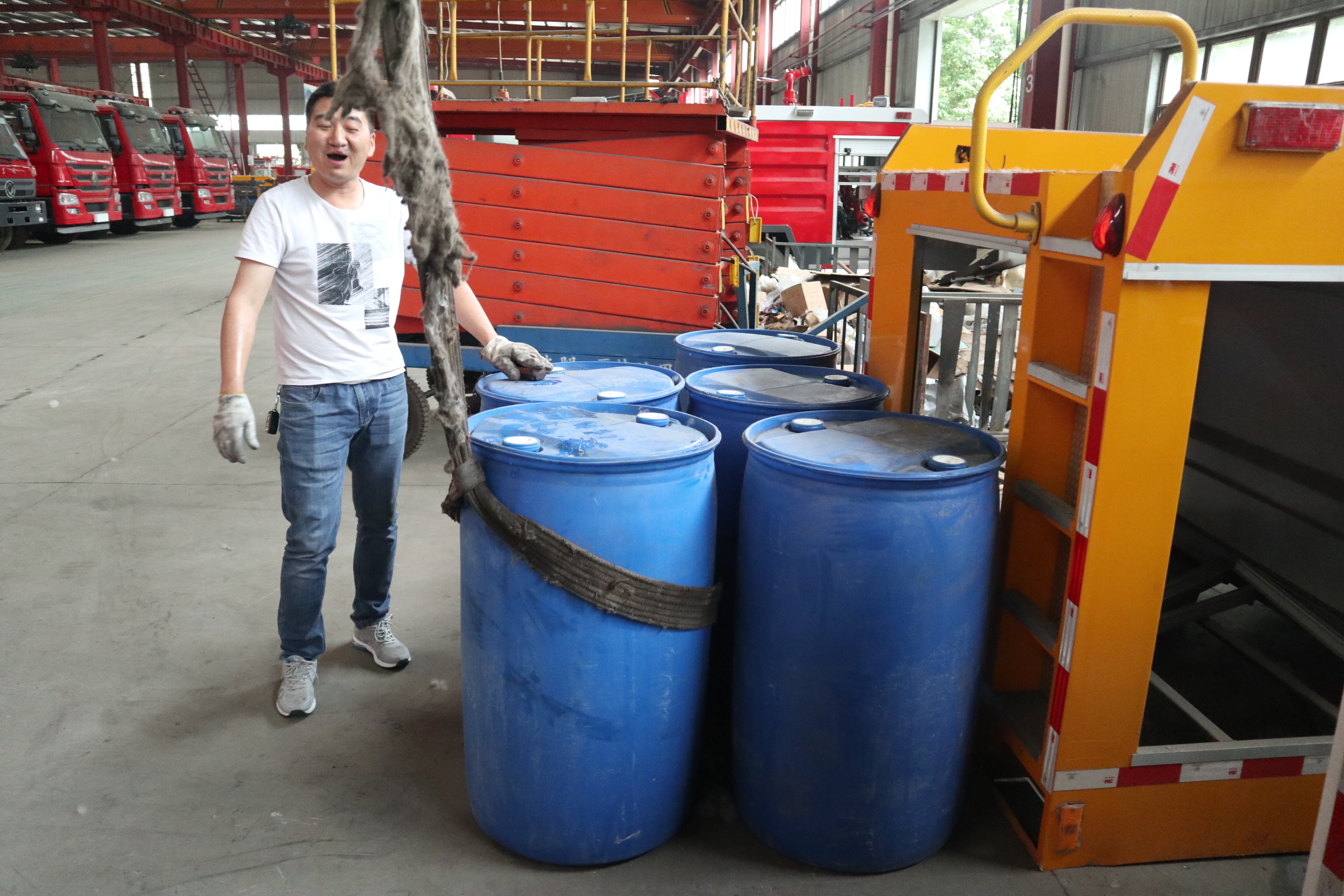 ��ĭ����܇(ch��)��ĭҺ��μ�ע�����w��(n��i)